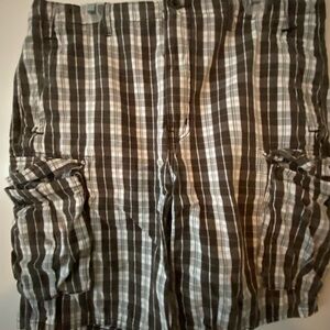 Men’s Levi’s cargo shorts brown plaid size 36